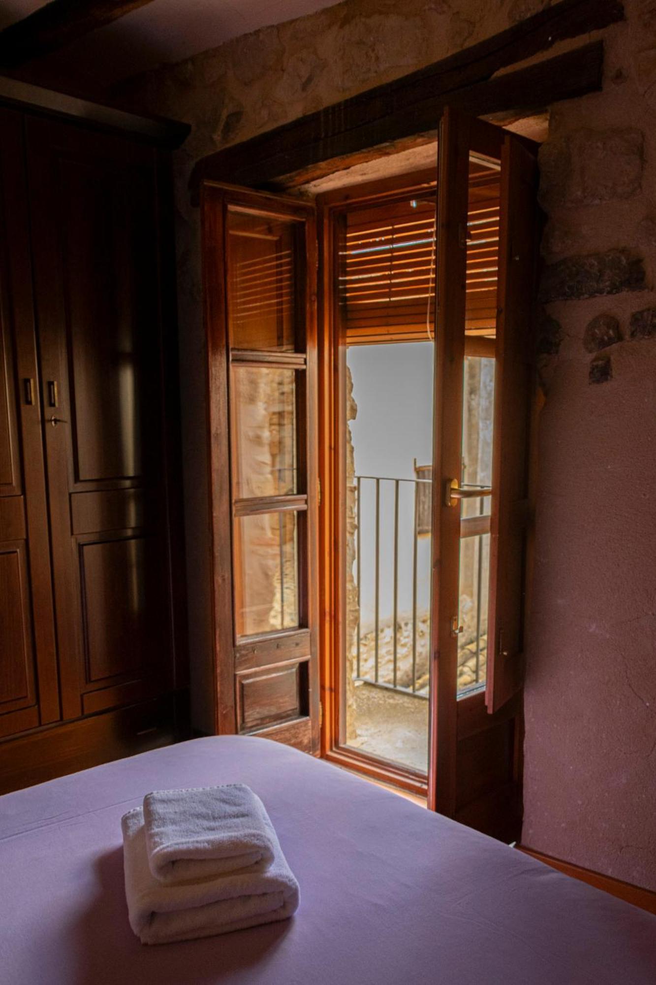 Casa Alta Villa วาลเดร์โรเบรส ภายนอก รูปภาพ